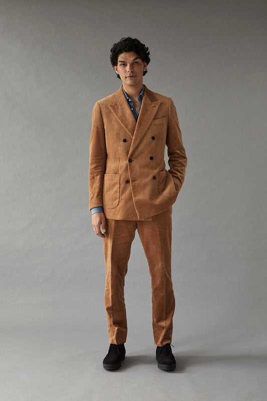The Best Suit Fabrics for Cold-Weather Ceremonies