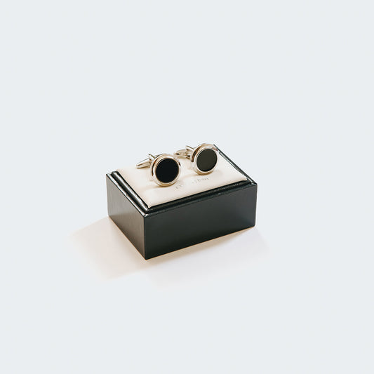 Adding polish with cufflinks: how to choose and coordinate cufflinks for a refined suit look